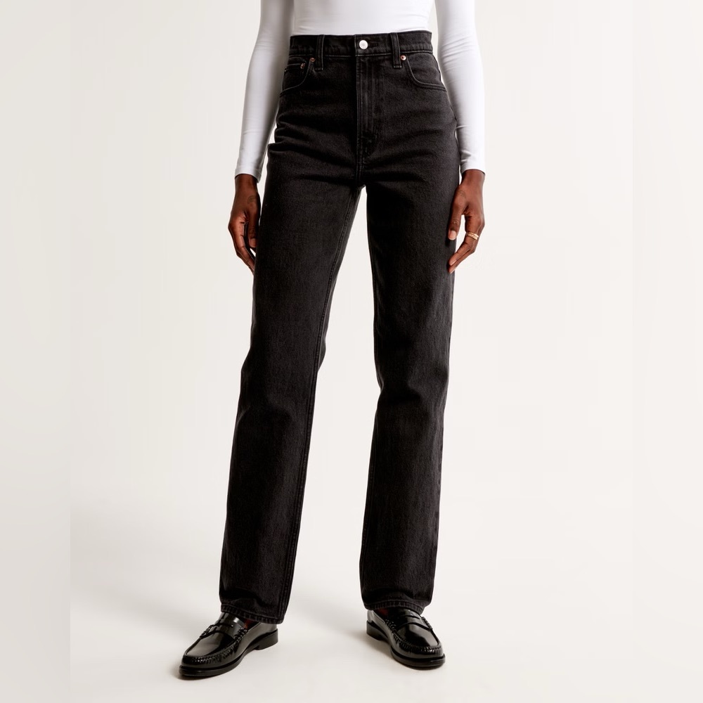 Abercrombie Ultra High Rise 90s Straight in Black Back Destroy 25S